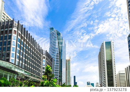高層ビルのある都市風景 137923278