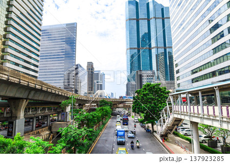 高層ビルのある都市風景【タイ・バンコク】 137923285