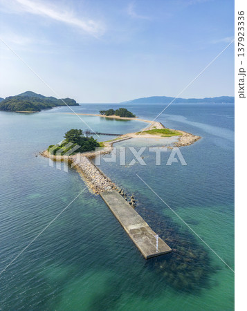 北陸のハワイ・福井県敦賀市の無人島「水島」のドローン空撮。観光PR、景勝地紹介に。 北陸のハワイ・福井県敦賀市の無人島「水島」のドローン空撮。観光PR、景勝地紹介に。 137923336