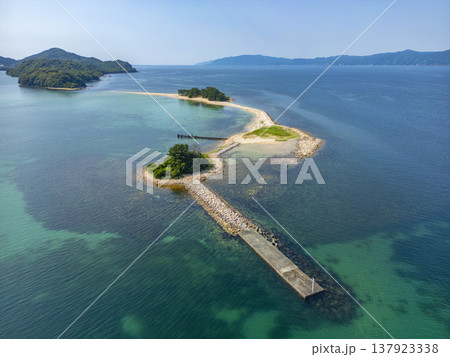 北陸のハワイ・福井県敦賀市の無人島「水島」のドローン空撮。観光PR、景勝地紹介に。 北陸のハワイ・福井県敦賀市の無人島「水島」のドローン空撮。観光PR、景勝地紹介に。 137923338