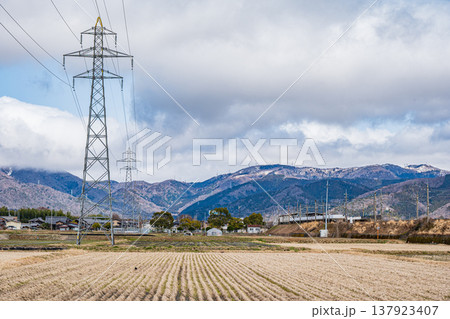 マキノ町の田園風景　滋賀県高島市 137923407