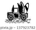 サーフボードを積んだトラック 137923782