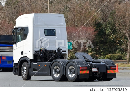 トラクターヘッド 137923819