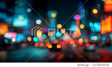 ネオンが輝く夜の都市風景のぼかし背景（抽象・ビジネス・コピースペース） 137924530