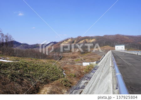 厚幌ダムを左岸から眺めて 厚幌ダムを左岸から眺めて 137925804