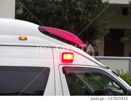 救急車 137925912