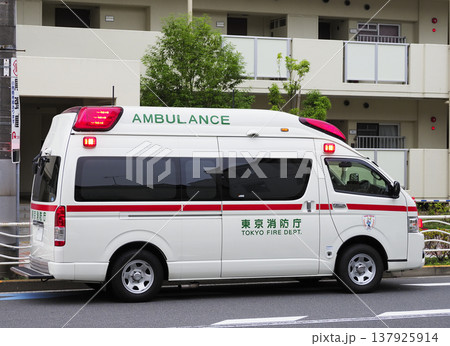 救急車 救急車 137925914