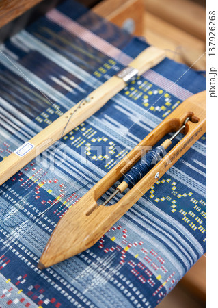 沖縄の染め織物 137926268