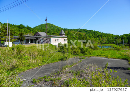 有珠山西山山麓火口散策路の入口付近にて 137927687