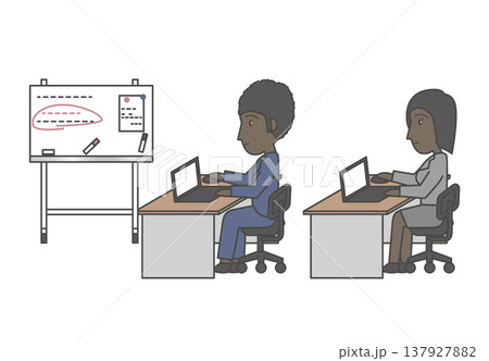 ホワイトボードのあるオフィスでデスクワークをする黒人ビジネスパーソンのセット 137927882
