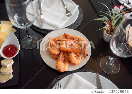 fried prawns on black plate, top view. fried prawns on black plate, top view. 137929048