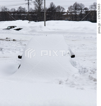 cars under the snow, winter 137932663
