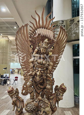 ングラ・ライ国際空港　デンパサール国際空港　バリ 137932667