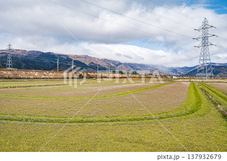奥琵琶湖マキノ町の田園風景 滋賀県高島市 奥琵琶湖マキノ町の田園風景 滋賀県高島市 137932679