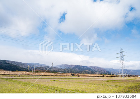奥琵琶湖マキノ町の田園風景 滋賀県高島市 奥琵琶湖マキノ町の田園風景 滋賀県高島市 137932684