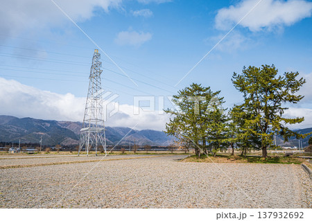 奥琵琶湖マキノ町の田園風景　滋賀県高島市 137932692