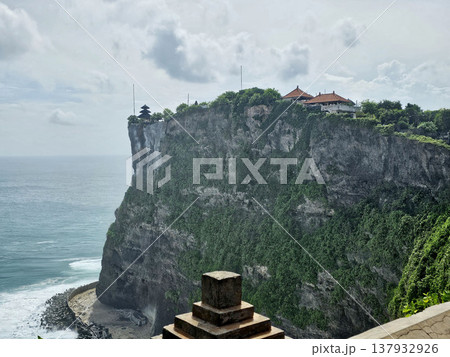 バリ島　ウルワツ寺院 137932926