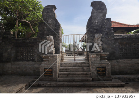 バリ島　ウルワツ寺院 137932957