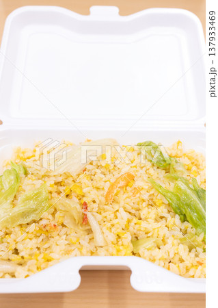 おいしいカニレタス炒飯弁当 137933469