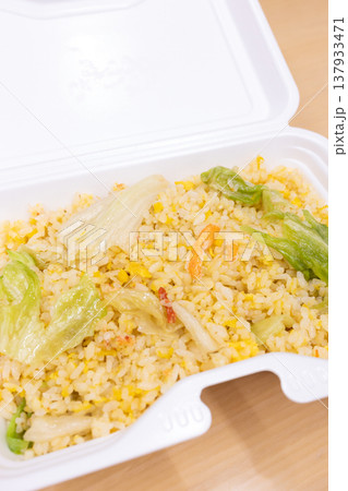 おいしいカニレタス炒飯弁当 おいしいカニレタス炒飯弁当 137933471