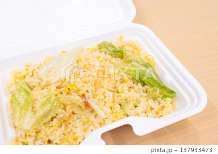 おいしいカニレタス炒飯弁当 おいしいカニレタス炒飯弁当 137933473
