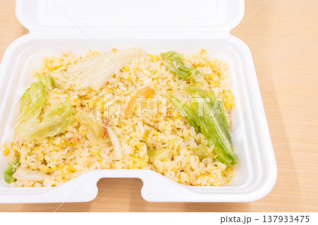 おいしいカニレタス炒飯弁当 137933475