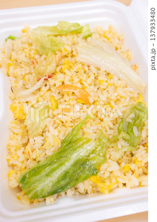 おいしいカニレタス炒飯弁当 おいしいカニレタス炒飯弁当 137933480