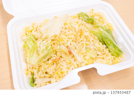 おいしいカニレタス炒飯弁当 137933487