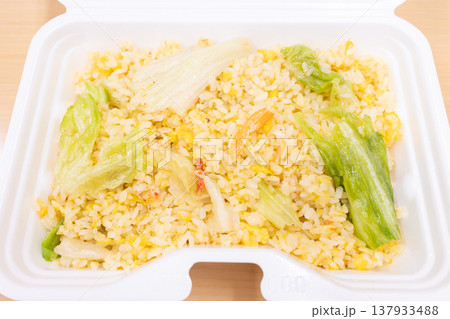 おいしいカニレタス炒飯弁当 137933488