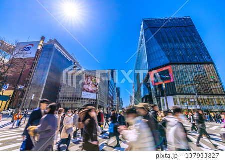 日本の東京都市景観3月8日。数寄屋橋交差点前のGinzaNovo(旧東急プラザ銀座)やソニーパーク 137933827