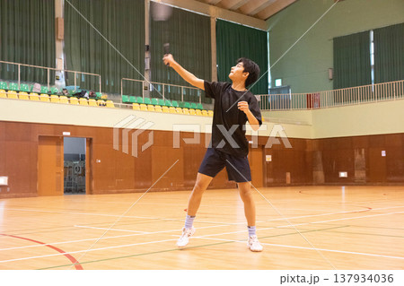 バドミントンクラブ活動活風景 137934036