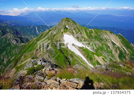 鹿島槍ヶ岳南峰からの北峰 137934375
