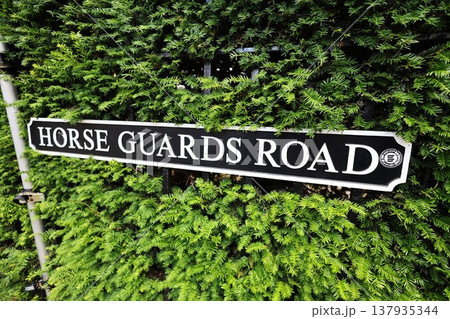 イギリス・ロンドンのHorse guards roadの道路標識 イギリス・ロンドンのHorse guards roadの道路標識 137935344