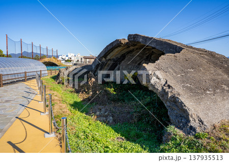 旧海軍出水航空基地跡の掩体壕の風景（出水市） 137935513