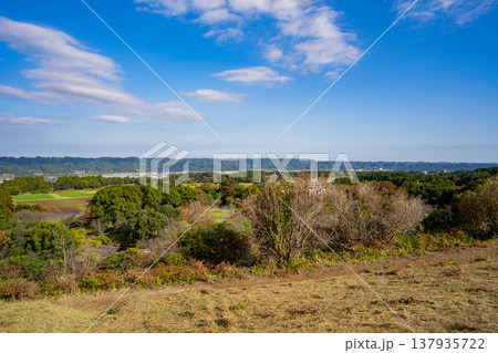 高取山展望台から見る西都市の街並み 137935722