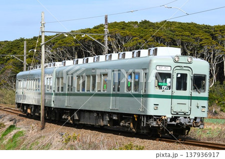 外川へ向けて銚子電気鉄道線をゆく22000形 外川へ向けて銚子電気鉄道線をゆく22000形 137936917