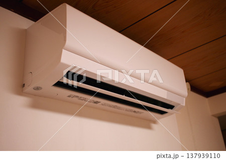 省エネ基準適応前の低価格帯エアコン 137939110