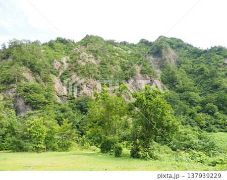 梅花皮荘から見る山並【山形県小国】 137939229