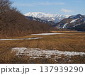 残雪の飯豊連峰北部【新潟県胎内市】 残雪の飯豊連峰北部【新潟県胎内市】 137939290