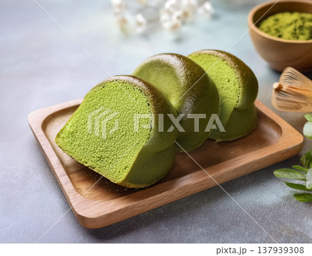 抹茶パンのスライス｜和の雰囲気を感じるベーカリーイメージ 137939308