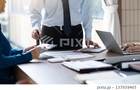 The manager explains the details of the marketing plan The manager explains the details of the marketing plan 137939465