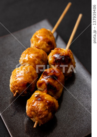 おいしい焼き鳥つくね 137939486