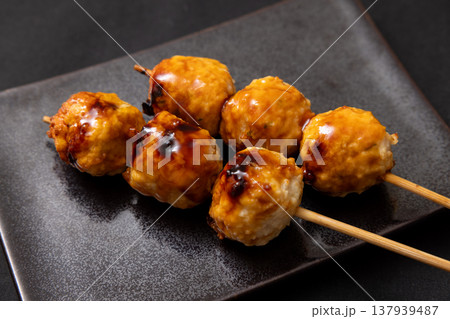 おいしい焼き鳥つくね 137939487