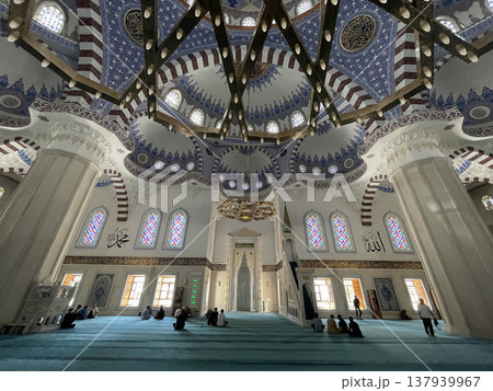 《キルギス》セントラルモスク 137939967