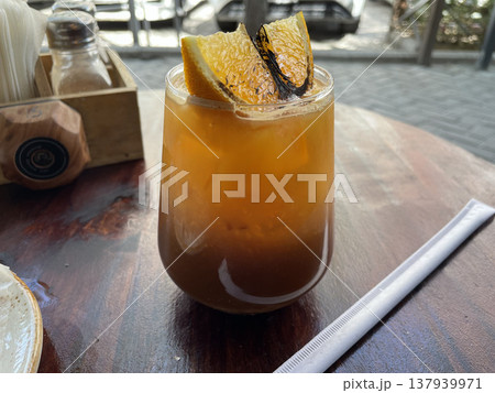 《キルギス》首都のカフェ 137939971