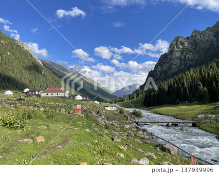 《キルギス》アルティンアラシャン 137939996