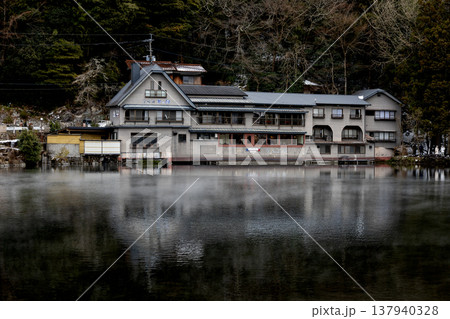 Yufuin, Japan - JANUARY 26, 2023: The landscape vintage resterant is beautiful and nature view lake at Kinrin lake, Yufuin, Japan 137940328
