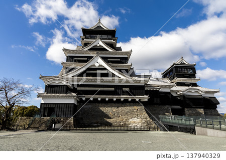 The Famous and beautiful landscape vintage building of Kumamoto Castle in Northern Kyushu, Japan. 137940329