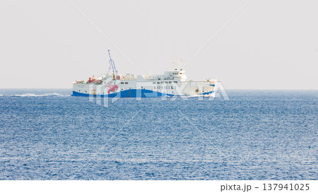 「鹿児島県・甑島列島を結ぶフェリー『結Lineこしき』の船体」 137941025