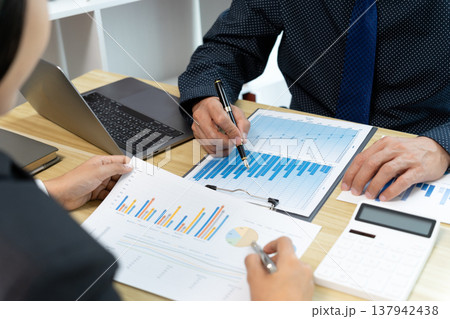 Businessman explaining in detail information from graph chart Businessman explaining in detail information from graph chart 137942438